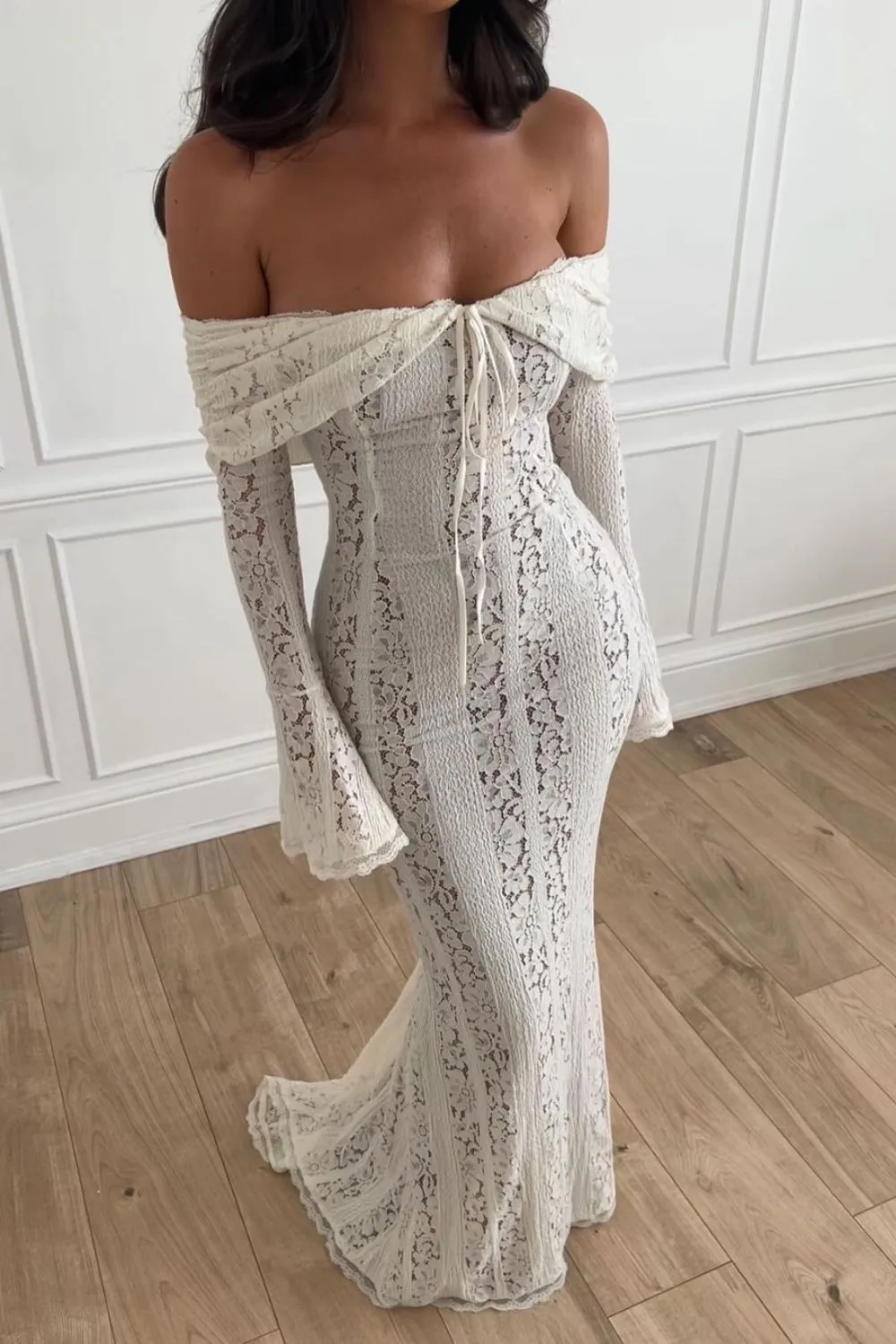 AEILA VINTAGE LACE MAXI DRESS-BLACK