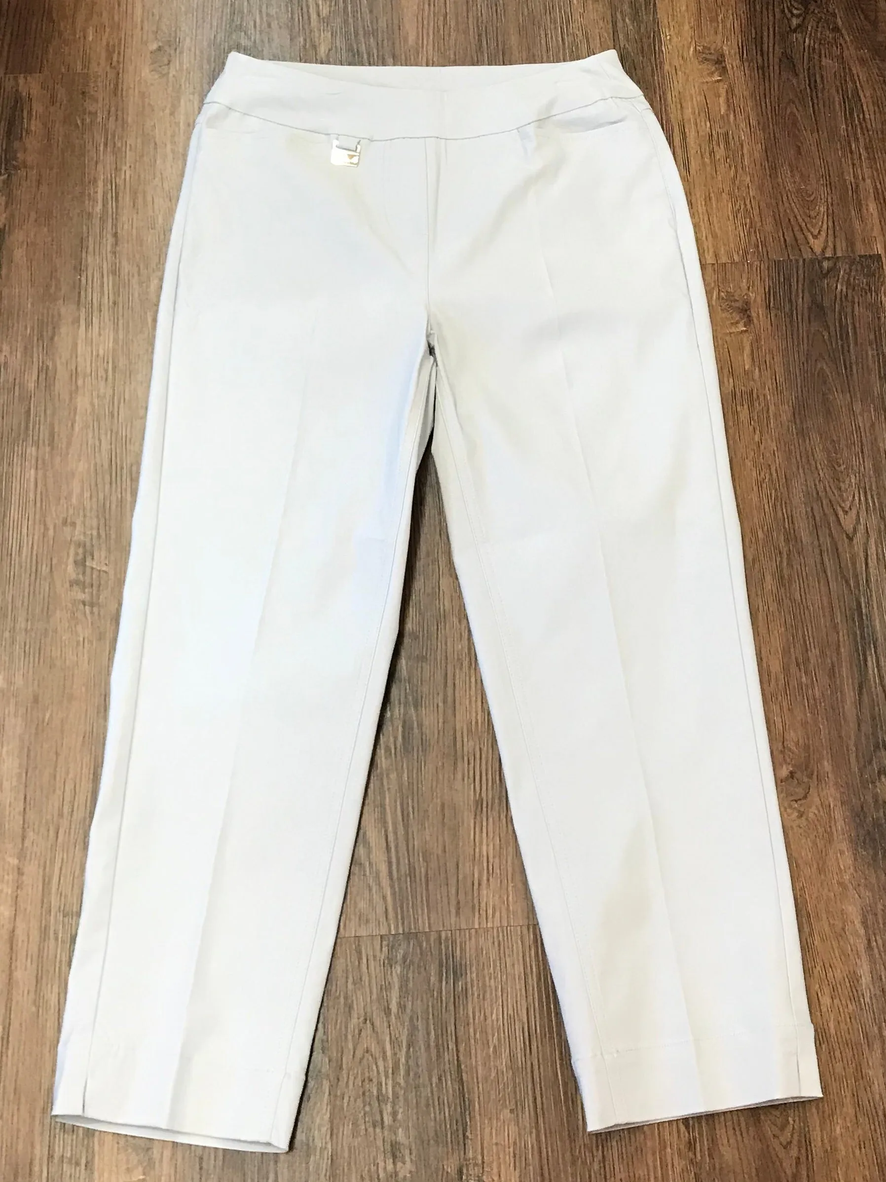 CONTEMPORARY GREY CAPRI