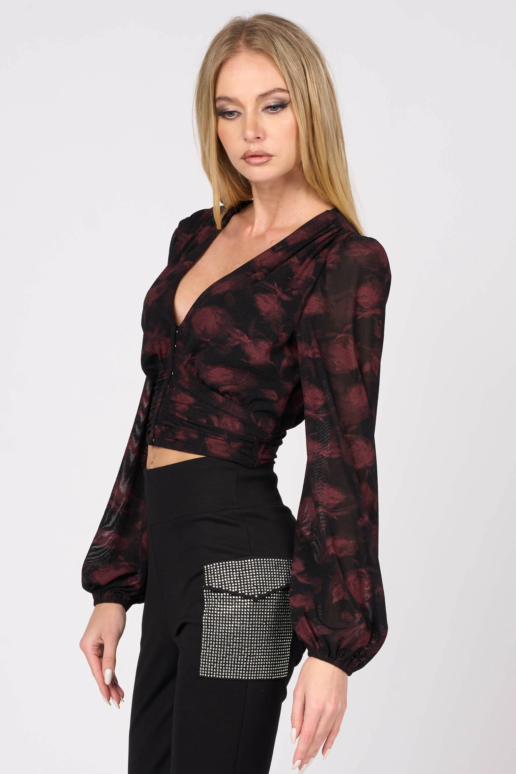 LUXE METALLIC FLORAL PRINT V-NECK PEASANT CROP TOP