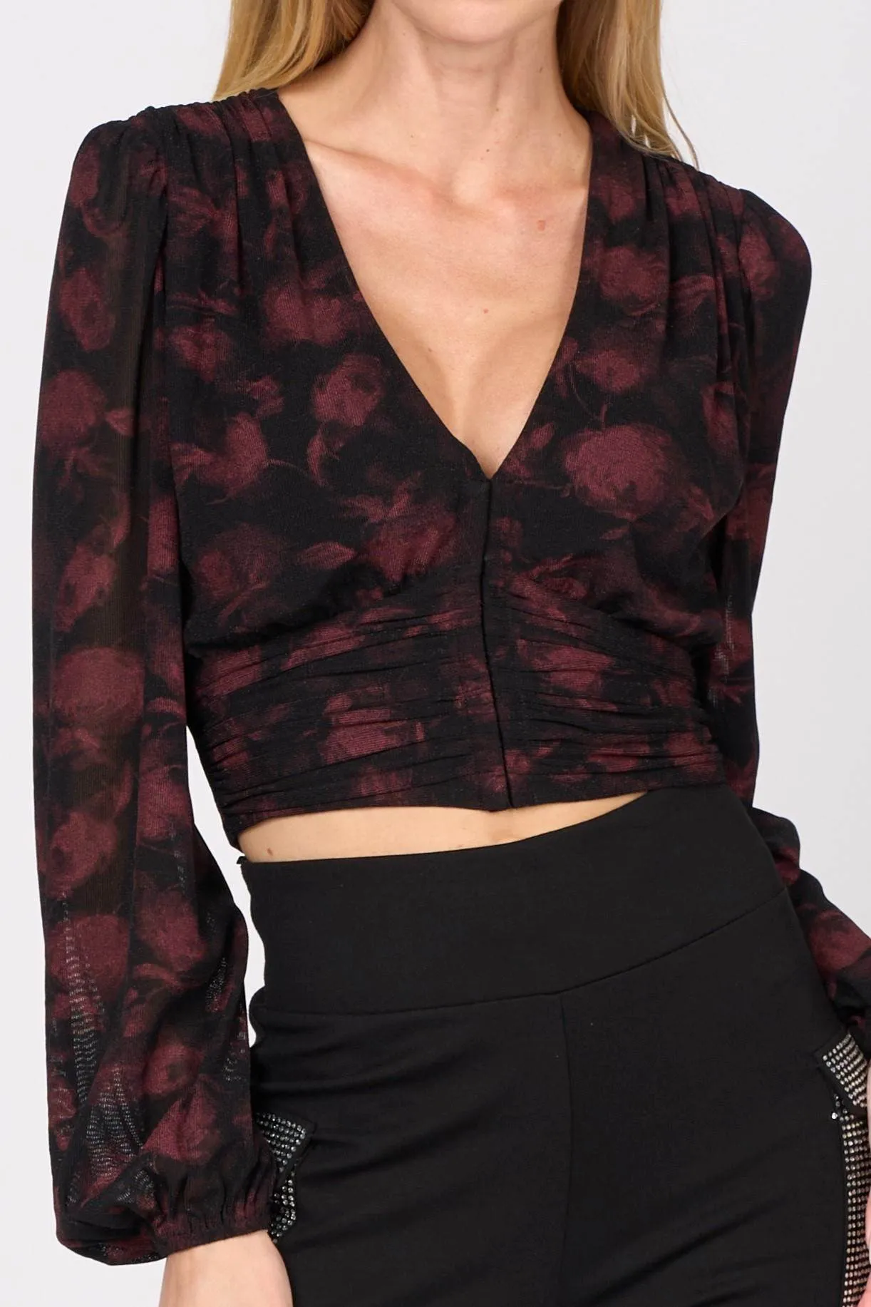 LUXE METALLIC FLORAL PRINT V-NECK PEASANT CROP TOP