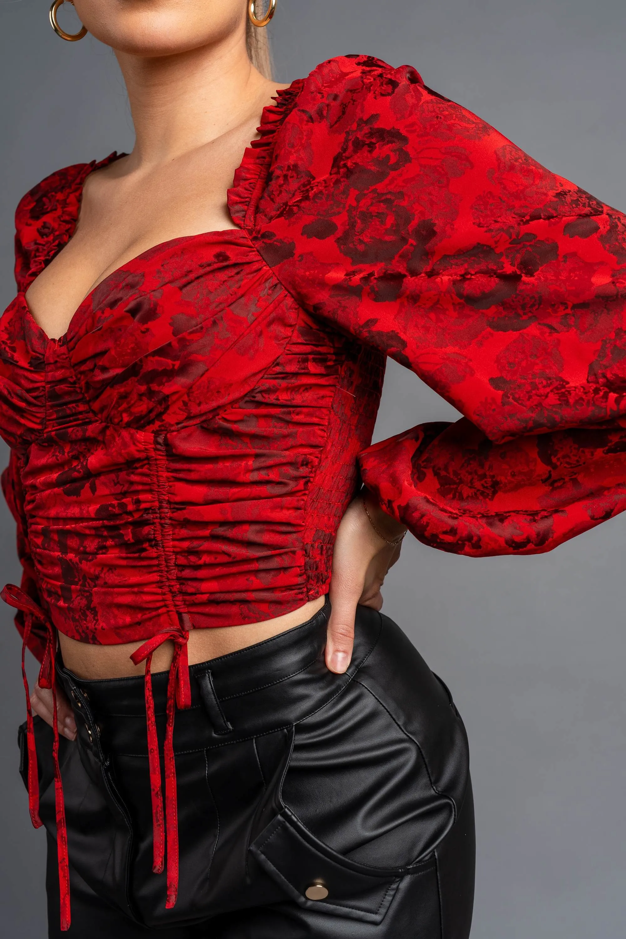 ROMANTIC FLORAL SWEETHEART SMOCKED BACK CROPPED TOP