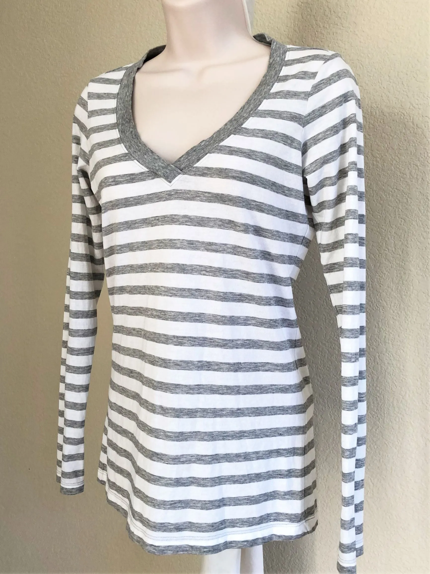VINCE SMALL White and Gray Striped Top